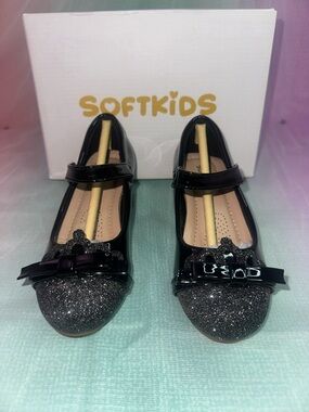 SoftKids Girls Black Glitter Bow Mary Jane Dress Shoes